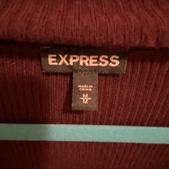 Express keyhole front burgundy long sleeve - Picture 3 of 3